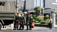 Penjagaan ini sejalan dengan pengamanan di titik strategis lain, termasuk kompleks DPR, guna mengantisipasi lanjutan aksi massa.