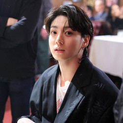 2 Insiden Rumah Disatroni Fans Bikin Jungkook BTS Murka