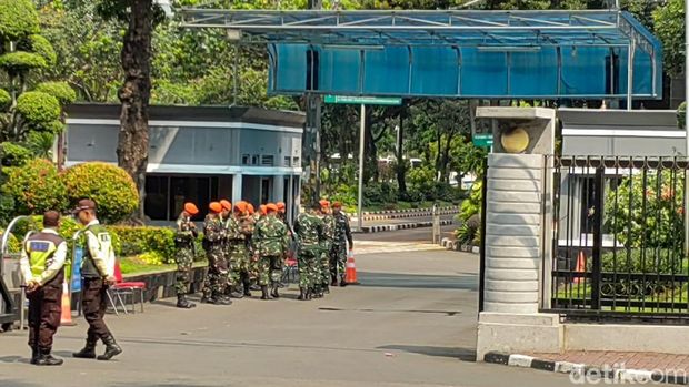 Kantor Sri Mulyani dijaga ketat TNI