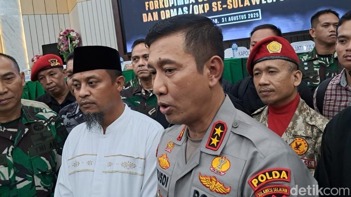 Kapolda Sulsel Irjen Rusdi Hartono.