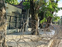 Jelang Aksi, Polisi Pasang Kawat Berduri di Depan Gedung DPRD Sumsel