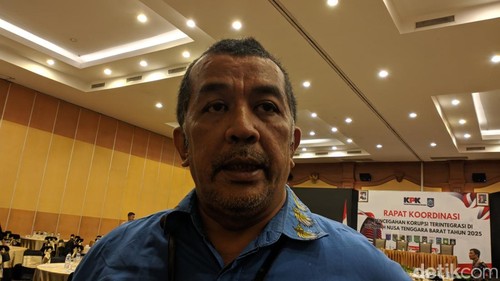 Kepala Satuan Tugas (Kasatgas) Koordinasi dan Supervisi Wilayah V, KPK RI Dian Patria saat memberi arahan Rapat Kordinasi Pencegahan Korupsi Terintegrasi di Kota Mataram, Senin (1/9/2025).