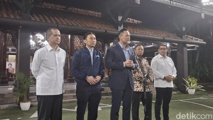 Ketum Demokrat AHY memberikan keterangan pers di Cikeas