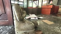 Beberapa koleksi penting yang hilang antara lain Kepala Ganesha, Koleksi Wastra (kain batik), dan buku-buku lama; sementara itu koleksi miniatur lumbung mengalami kerusakan parah. Dok. Kementerian Kebudayaan