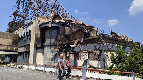 Kondisi Gedung DPRD NTB yang luder dibakar demonstran