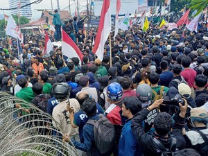 Video 3 Pemuda Diciduk Bawa Molotov Sebelum Demo di DPRD Lampung