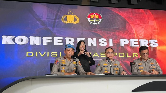 Konferensi pers Propam Polri soal anggota Brimob lindas Affan Kurniawan (Rumondang/detikcom)