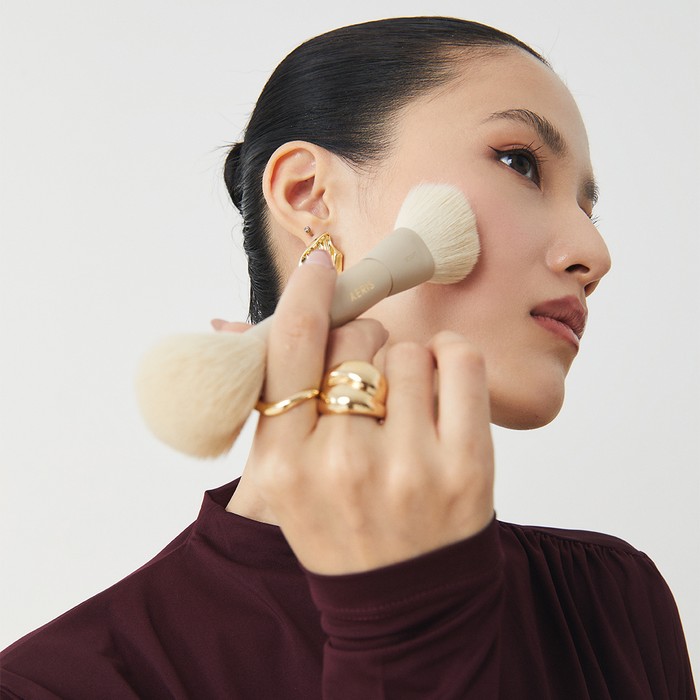 Aeris Beaute merilis The Signature Dual-Sided Brush Set.