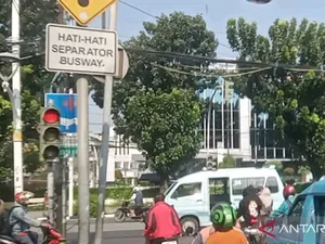Lampu Lalin di Jatinegara Kembali Normal Usai Dirusak Massa