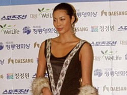 8 Foto Lee Ki Yong, Dulu Top Model Kini Hidup Sederhana Jadi Pegawai Restoran