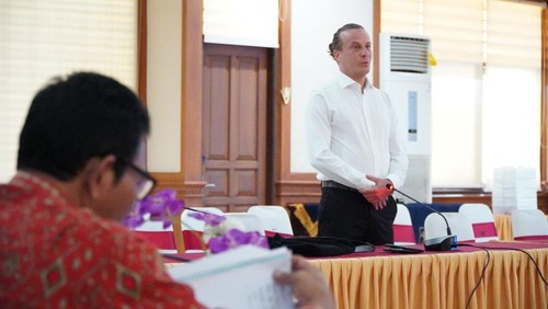 Luigi Amorotti menjalani sidang permohonan pewarganegaraan Indonesia di kantor wilayah Kementerian Hukum Bali, Senin (1/9/2025).