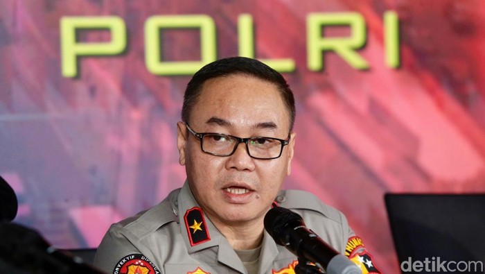 Karo Penmas Divisi Humas Polri Brigjen Trunoyudo Wisnu Andiko memberikan pernyataan terkait perkembangan kasus pelindasan Affan oleh anggota Brimob, Jakarta, Senin (1/9/2025).