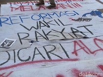 Mahasiswa FISIP Untan Tabur Cotton Bud Sindir Wakil Rakyat Budek