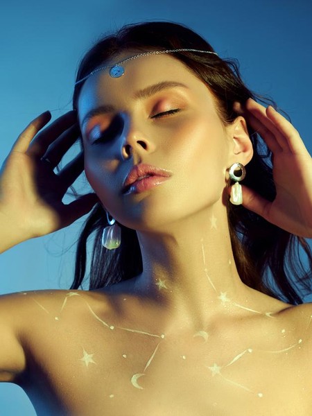 Ramalan Zodiak 14 Maret: Aries Dengarkan Pasangan, Gemini Ada Kejutan