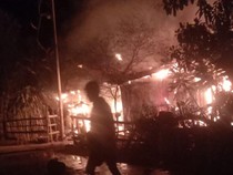 Kebakaran Hanguskan Kios-Rumah di Maros Diduga Akibat Korsleting Listrik