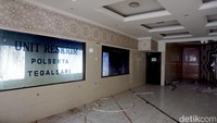 Namun area yang digunakan untuk salat masih tersisa. Kemudian sebagian area wudhu juga masih ada.