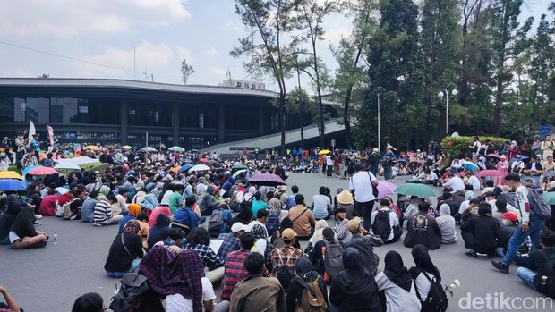 Massa Aksi Jogja Memanggil di Bundaran UGM, Sleman, Senin (1/9/2025).