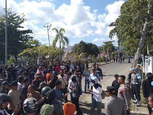 Demonstrasi di Bima Berlangsung Damai, Massa Bubar Seusai Ditemui DPRD