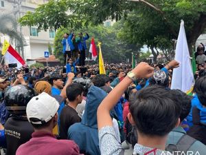 Massa Ojol dan Mahasiswa Gelar Aksi Solidaritas untuk Affan di DPRD Sulteng