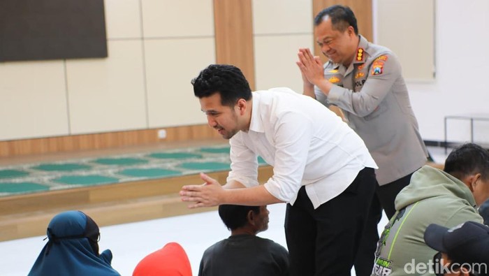 Momen Wagub Emil Temui Pembakar Gedung Grahadi Momen Wagub Emil Temui Pembakar Gedung Grahadi