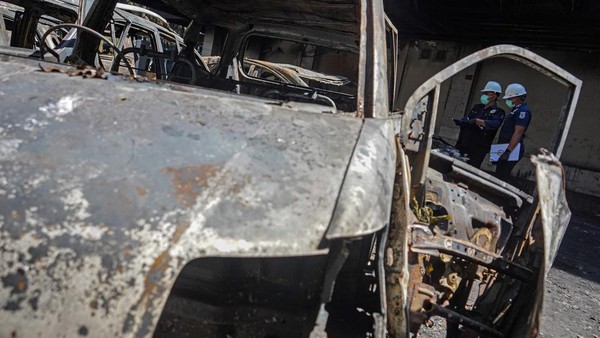 Polisi Olah TKP Kebakaran DPRD Makassar