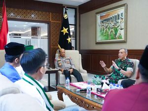 Pangdam V/Brawijaya dan Kapolda Jatim Jembatani Aspirasi Mahasiswa