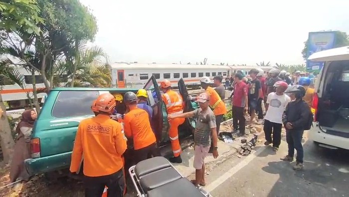 Panther yang tabrak jembatan tewaskan 2 orang di Bojonegoro.