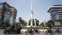 Personel gabungan dari Yonif 400/Banteng Raiders Kodam IV/Diponegoro, Kodim 0733/Kota Semarang, Satpol PP Jawa Tengah dan kepolisian menggelar patroli skala besar di wilayah Kota Semarang guna menjaga keamanan dan ketertiban masyarakat. Foto: ANTARA FOTO/Aprillio Akbar