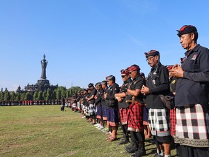 Gelar Apel, Pecalang Bali Nyatakan Sikap Tolak Tindakan Anarki