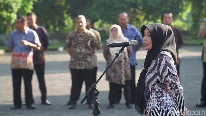 Para pegawai di Pemkab Boyolali memakai baju batik mulai hari ini, Senin (1/9/2025).