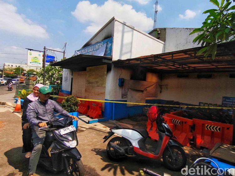 Penampakan Pos Polisi Jati Asih Pascadibakar Massa