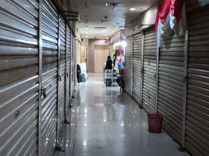 Detik-detik Mencekam Pedagang Pasar Senen: Listrik Padam, Kabur Takut Dijarah