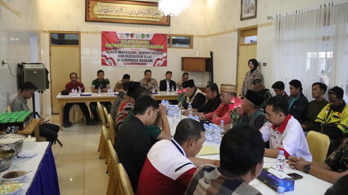 Polisi bersama forkopimda gandeng mahasiswa, ojol, dan pesilat amankan Nganjuk