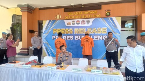 Polres Buleleng merilis penangkapan sopir truk Heru Prastiko (kiri) pelaku tabrak lari yang tewaskan personel polisi di Buleleng, Senin (1/9/2025). (Made Wijaya)