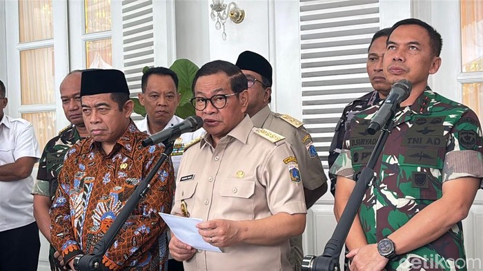 Gubernur DKI Jakarta Pramono Anung menyampaikan kebijakan pembelajaran di sekolah-sekolah Ibu Kota setelah demonstrasi beberapa hari terakhir.