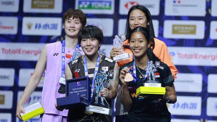 Putri Kusuma Wardani di podium Kejuaraan Dunia Bulutangkis 2025