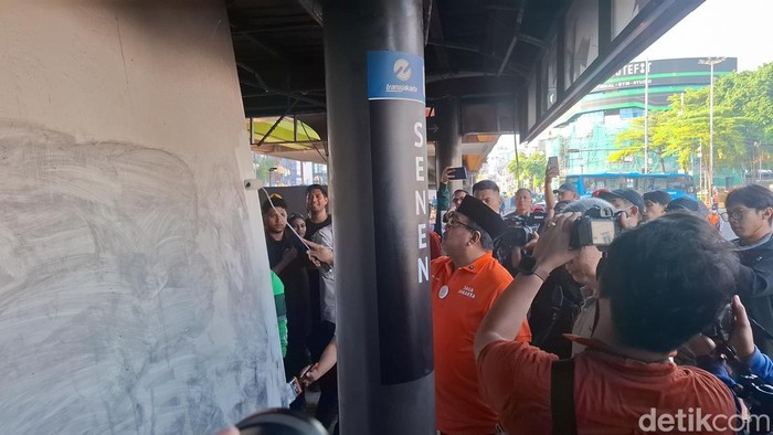 Rano Karno ikut bersih-bersih Hatle Senen, Jakarta Pusat