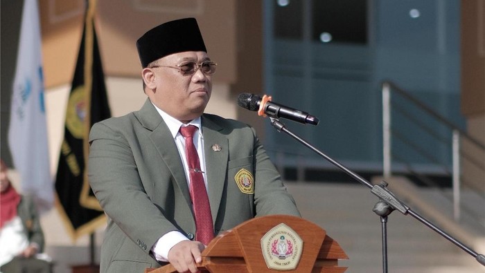 Rektor UPN Veteran Jawa Timur Prof Dr Ir Akhmad Fauzi