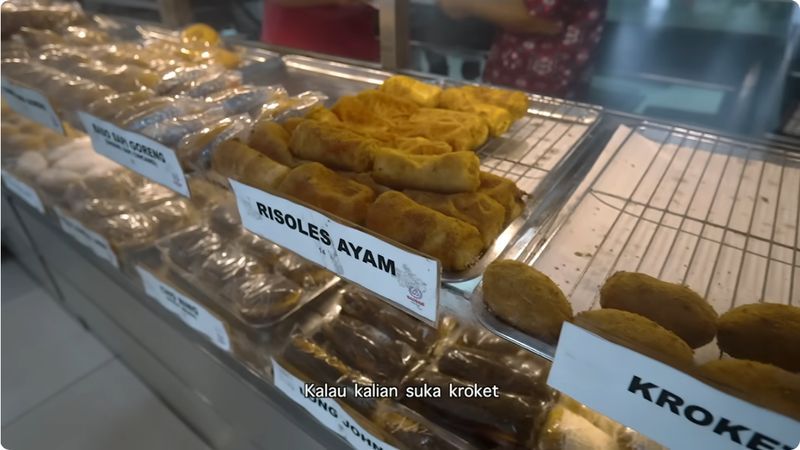 Jajanan favorit Ria SW