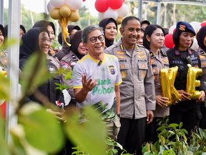 Rocky Gerung: Pendemo Itu Pintar, Perusuh Itu Dungu