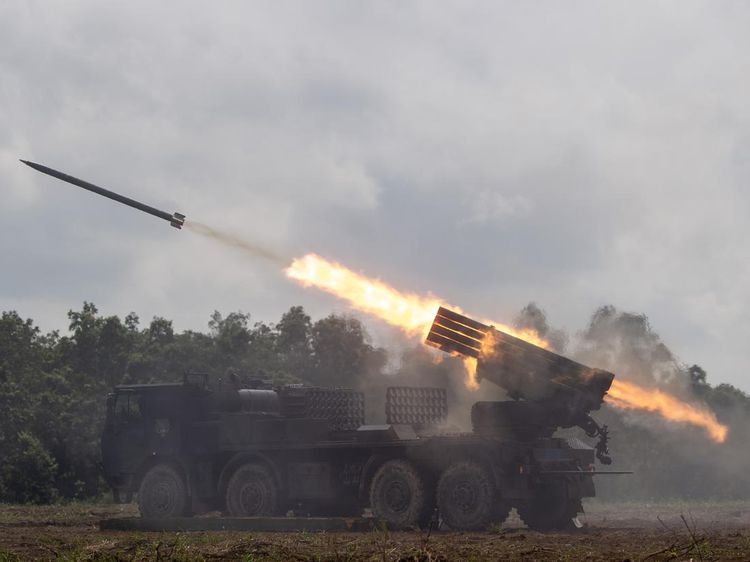 Roket Menggelegar di Langit Sumsel, Super Garuda Shield 2025 Panaskan Medan Latihan