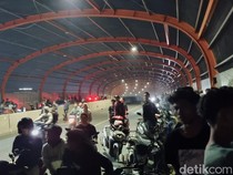 Video Kondisi Bekasi Malam Ini, Warga Ramai di Flyover Summarecon
