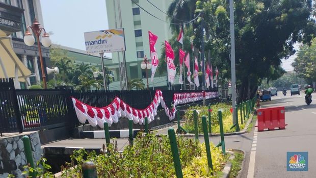 Situasi terkini di kawasan kantor Kementerian Keuangan di Jakarta, Senin (1/9/2025). (CNBC Indonesia/Arrijal Rachman)