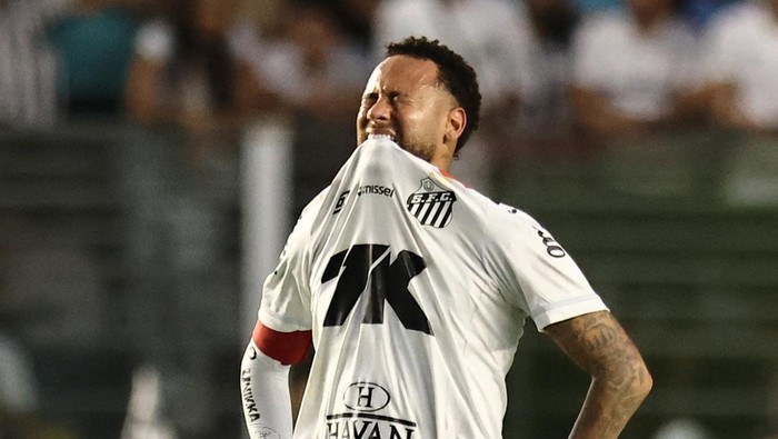 Kontrak Neymar Mau Habis, Belum Ada Klub yang Nawar