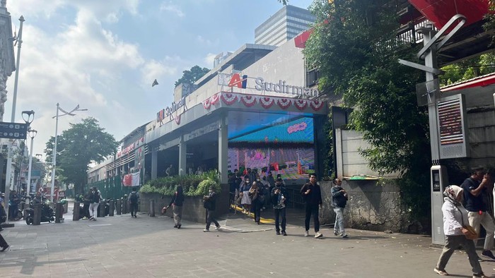 Suasana kawasan Dukuh Atas, Jakarta Pusat, saat ada imbauan WFH pada Senin (1/9) pagi (Rumondang/detikcom)