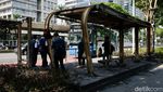 Transjakarta Tetap Angkut Penumpang dari Halte yang Terbakar