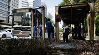 Pemerintah DKI telah mengambil langkah pemulihan segera. Perbaikan fasilitas dilakukan sejak 30–31 Agustus, dan layanan MRT serta Transjakarta digratiskan selama sepekan (hingga sekitar 7–8 September) sebagai kompensasi bagi warga. Grandyos Zafna/detikcom  