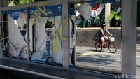 Adegan kerusakan di halte, stasiun, dan area publik lainnya menjadi simbol kerugian nyata dari kerusuhan. Penampakan ini sekaligus menjadi pengingat pentingnya menjaga ketertiban selama aksi agar fasilitas publik tak menjadi korban berikutnya. Grandyos Zafna/detikcom  