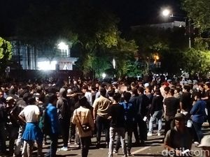 Video Celios: Kerugian Ekonomi Akibat Kericuhan Ditaksir Capai Rp 9 T