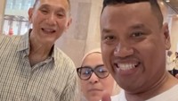 Uya Kuya dan Astrid Kuya masih berada di Jakarta dan gak kabur usai huru-hara yang menimpanya. Foto: dok instagram Uya Kuya